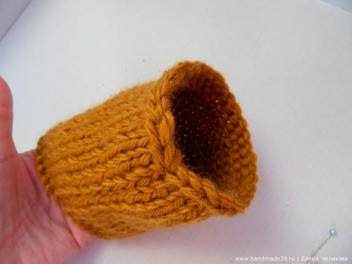 Сначала сшиваем потайным швом боковые стороны. Должна получиться «труба».